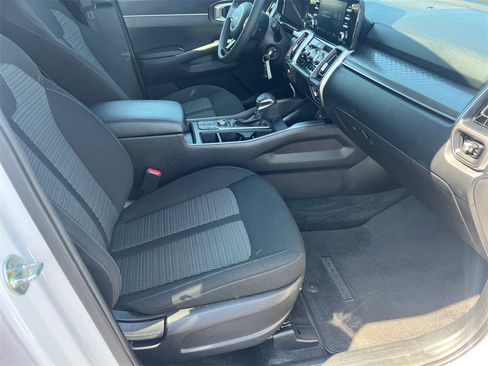 Used 2022 Kia Sorento LX image 13