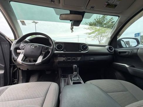 Used 2020 Toyota Tacoma SR5 w/ SR5 Appearance Package (SM) RWD image 24