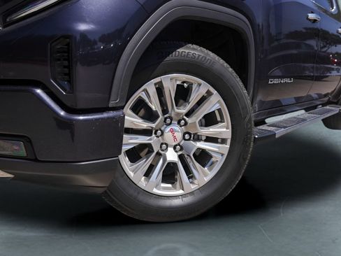 Used 2024 GMC Sierra 1500 Denali w/ Technology Package RWD image 4
