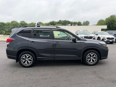 Used 2019 Subaru Forester Premium AWD/4WD image 5