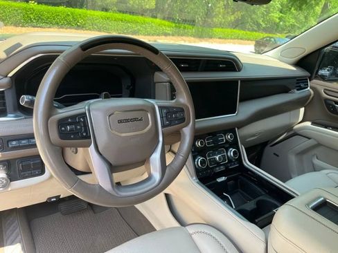 Used 2023 GMC Yukon Denali w/ Denali Reserve Package AWD/4WD image 6