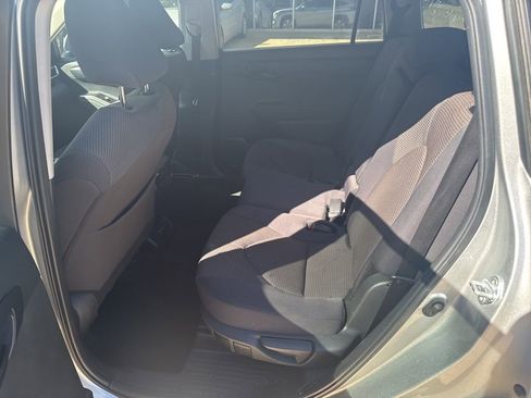 Used 2024 Toyota Highlander LE image 11