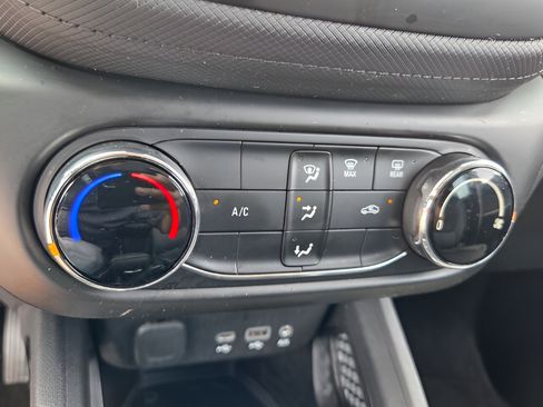Used 2022 Chevrolet TrailBlazer LS FWD image 20