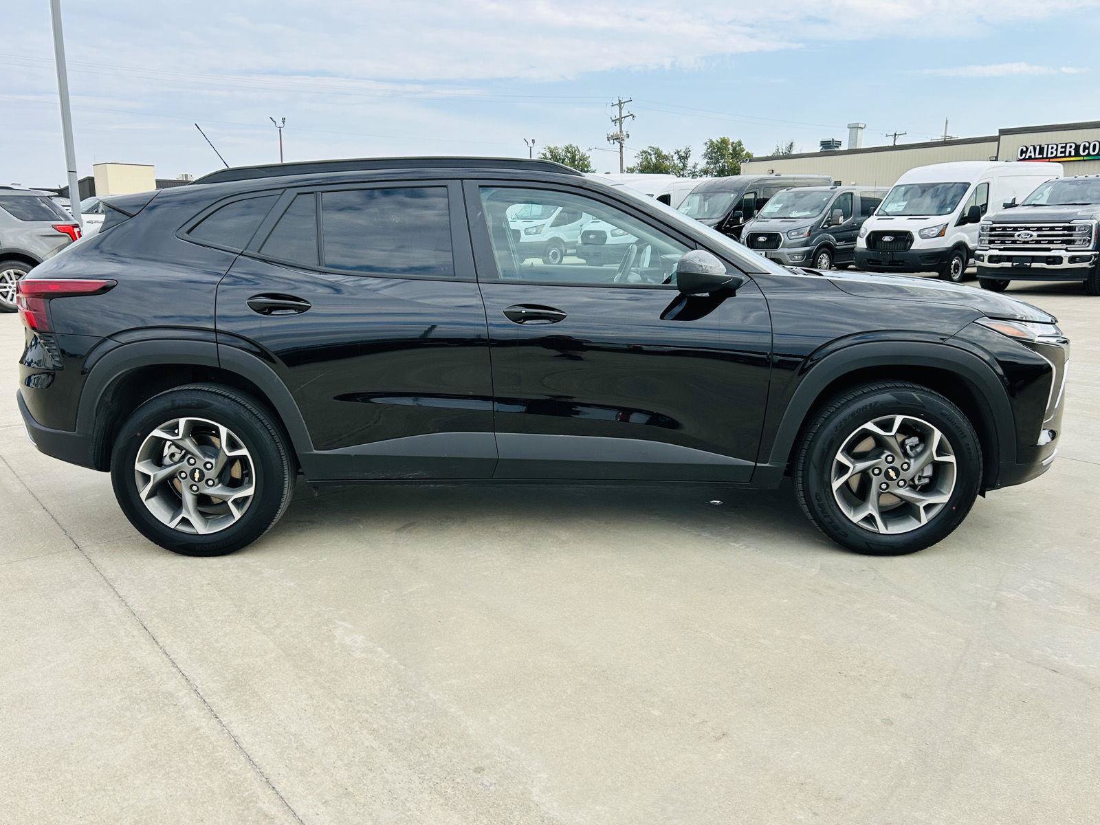 Used 2025 Chevrolet Trax LT w/ LT Convenience Package FWD image 36