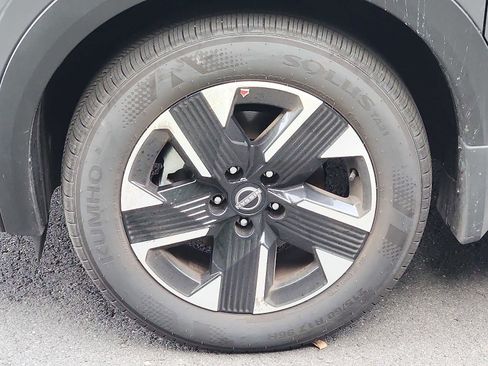 Certified 2025 Nissan Kicks SV w/ Charging Package image 8