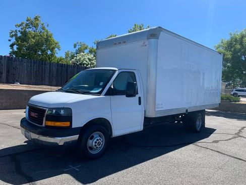 Used 2017 GMC Savana 3500 Extended RWD image 1