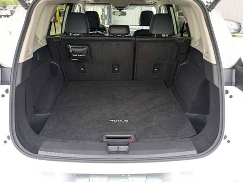 Used 2024 Nissan Rogue SV w/ SV Premium Package FWD image 12