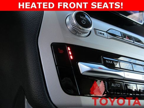 Used 2022 Ford Explorer XLT image 19