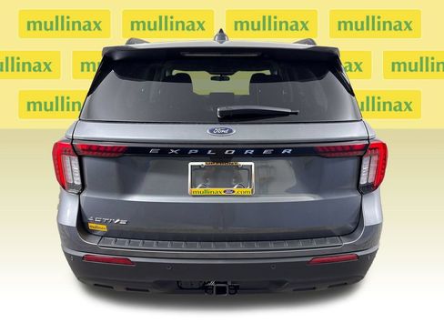 New 2026 Ford Explorer Active RWD image 9