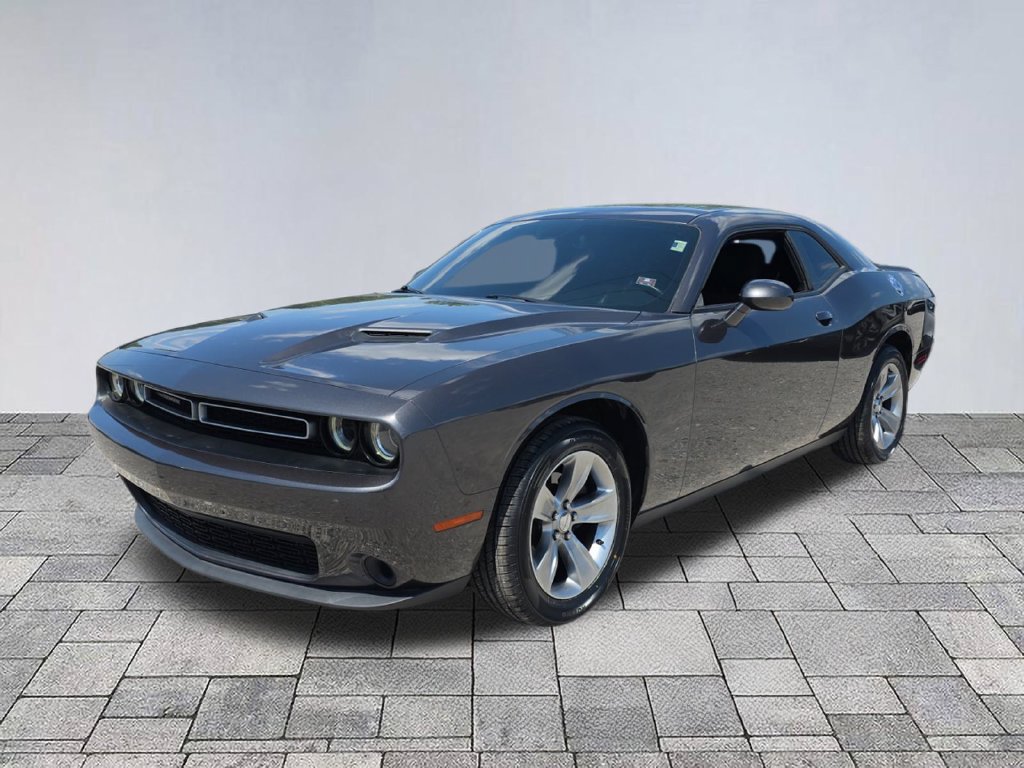 Used 2019 Dodge Challenger SXT RWD image 3