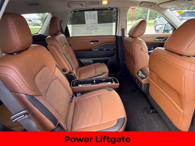 Certified 2025 Nissan Pathfinder Platinum AWD/4WD image 18