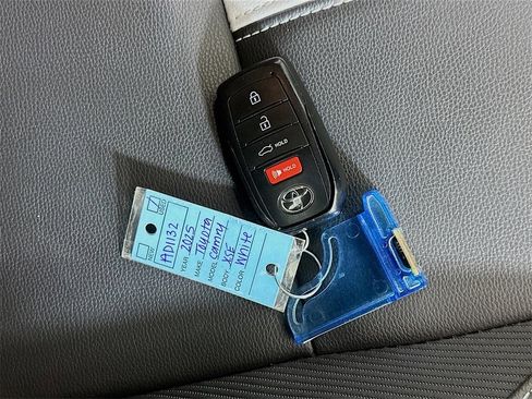 Used 2025 Toyota Camry SE image 34