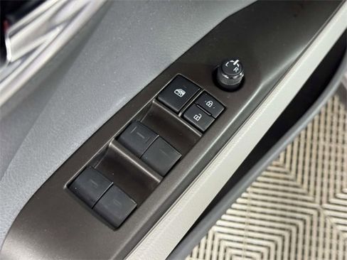 Used 2022 Toyota Camry SE image 18