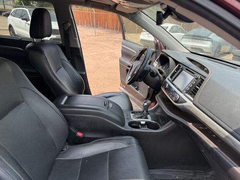 Used 2018 Toyota Highlander Limited AWD/4WD image 19