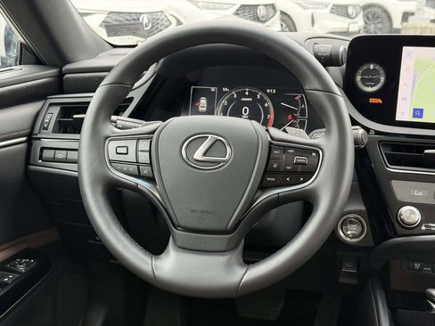 Used 2025 Lexus ES 350 w/ Premium Package FWD image 9