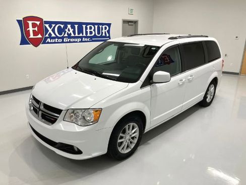 Used 2019 Dodge Grand Caravan SXT image 3