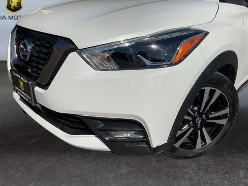 Used 2020 Nissan Kicks SR w/ SR Premium Package image 9