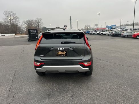 Used 2023 Kia Niro EX image 5