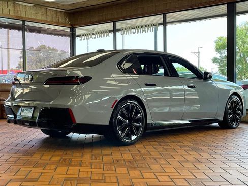 Used 2023 BMW i7 xDrive60 AWD/4WD image 10