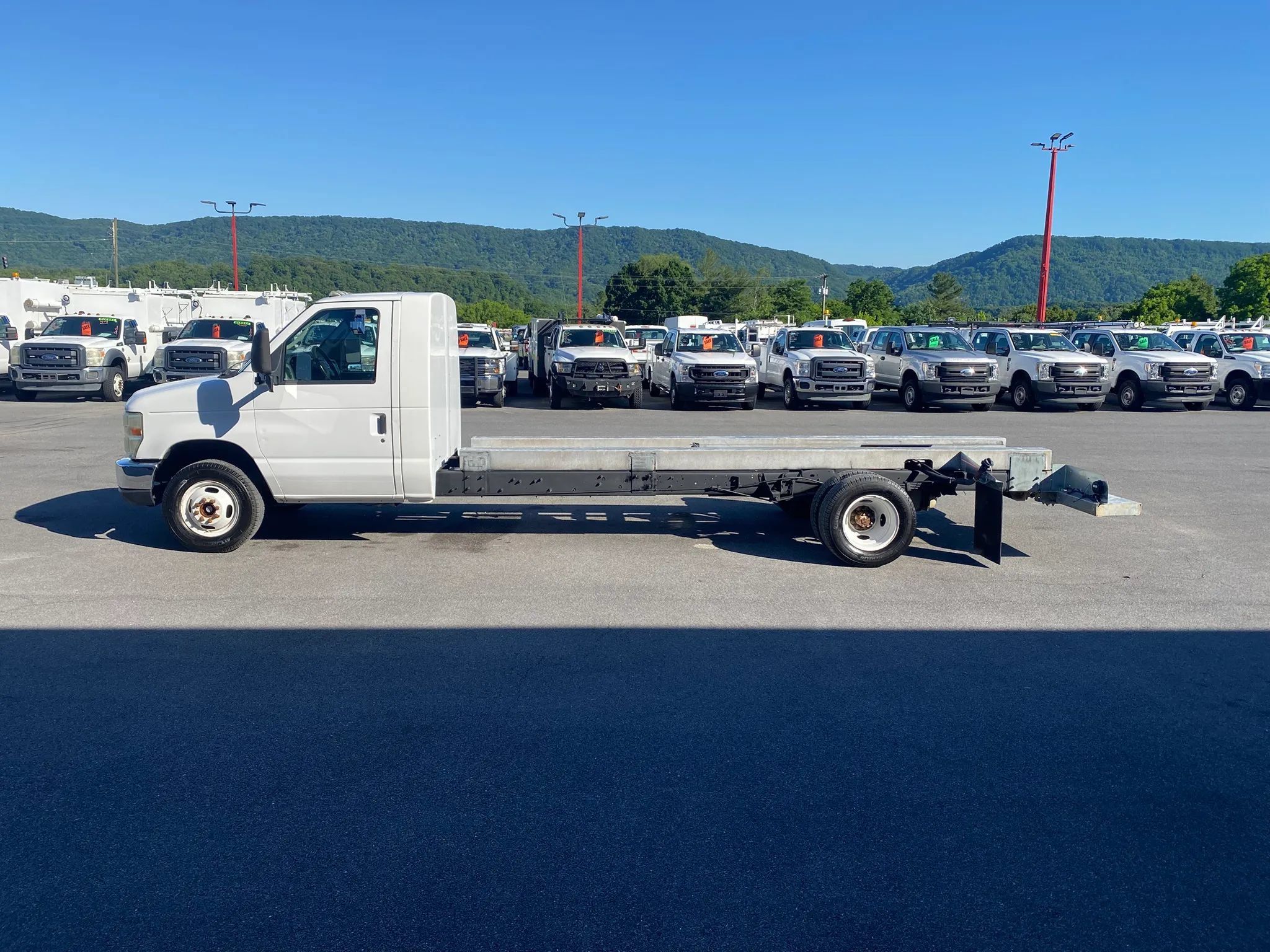 Used 2011 Ford E-450 and Econoline 450 Super Duty RWD image 5