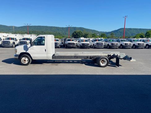Used 2011 Ford E-450 and Econoline 450 Super Duty RWD image 5