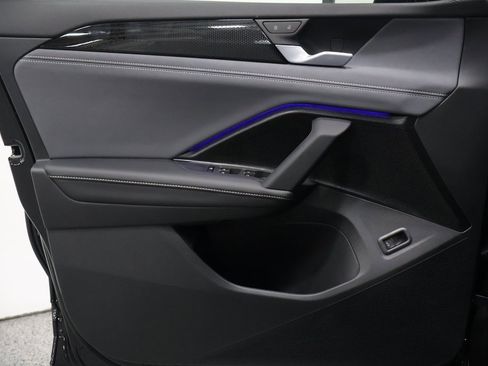 New 2025 Volkswagen Tiguan SE image 12