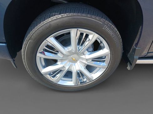 Used 2023 Chevrolet Silverado 1500 High Country w/ High Country Premium Package AWD/4WD image 16