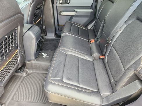 Used 2023 Ford Bronco Badlands image 30