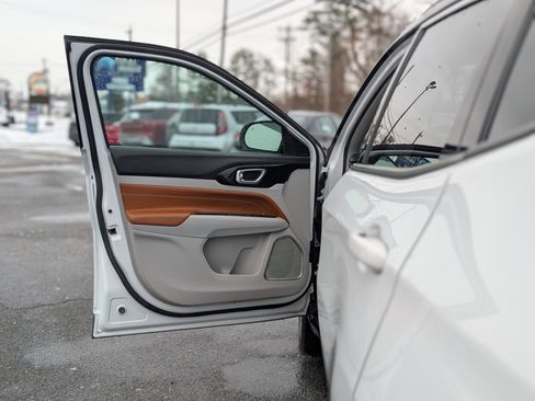 Used 2022 Jeep Compass Limited image 28