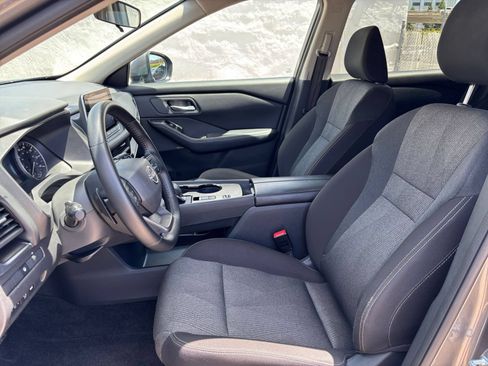 Used 2025 Nissan Rogue SV FWD image 29