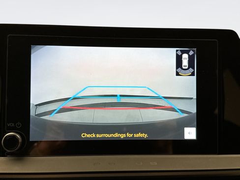 Used 2023 Toyota Prius LE FWD image 15