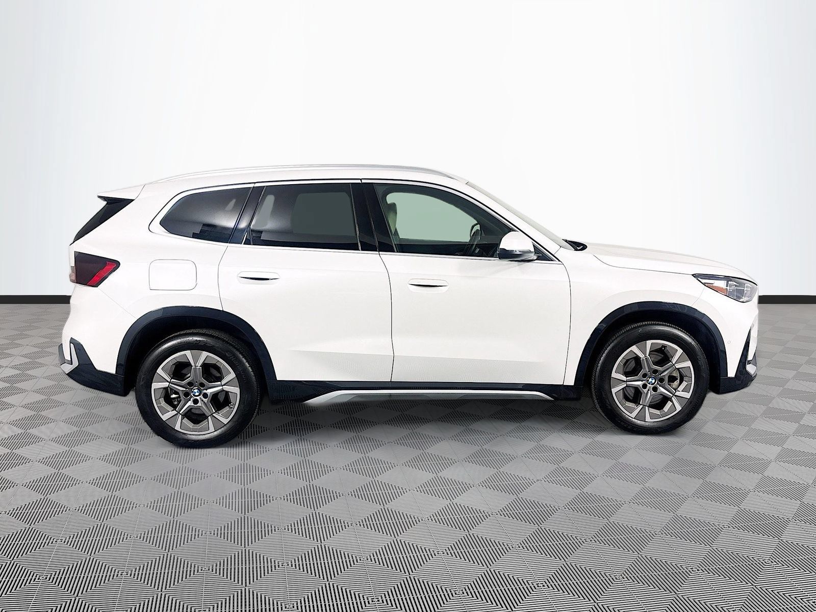 Used 2025 BMW X1 xDrive28i AWD/4WD image 8