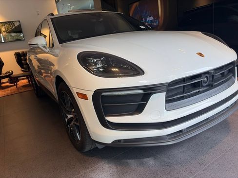 Used 2024 Porsche Macan AWD/4WD image 3