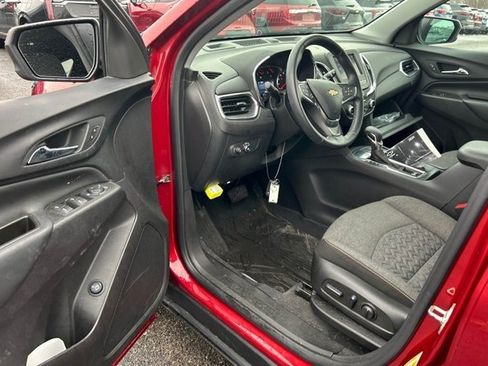 Used 2024 Chevrolet Equinox LT w/ LPO, Floor Liner Package image 5