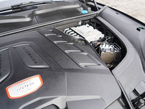 Used 2021 Porsche Cayenne Turbo image 89