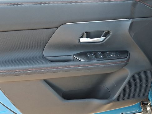 Used 2025 Nissan Kicks SR AWD/4WD image 12