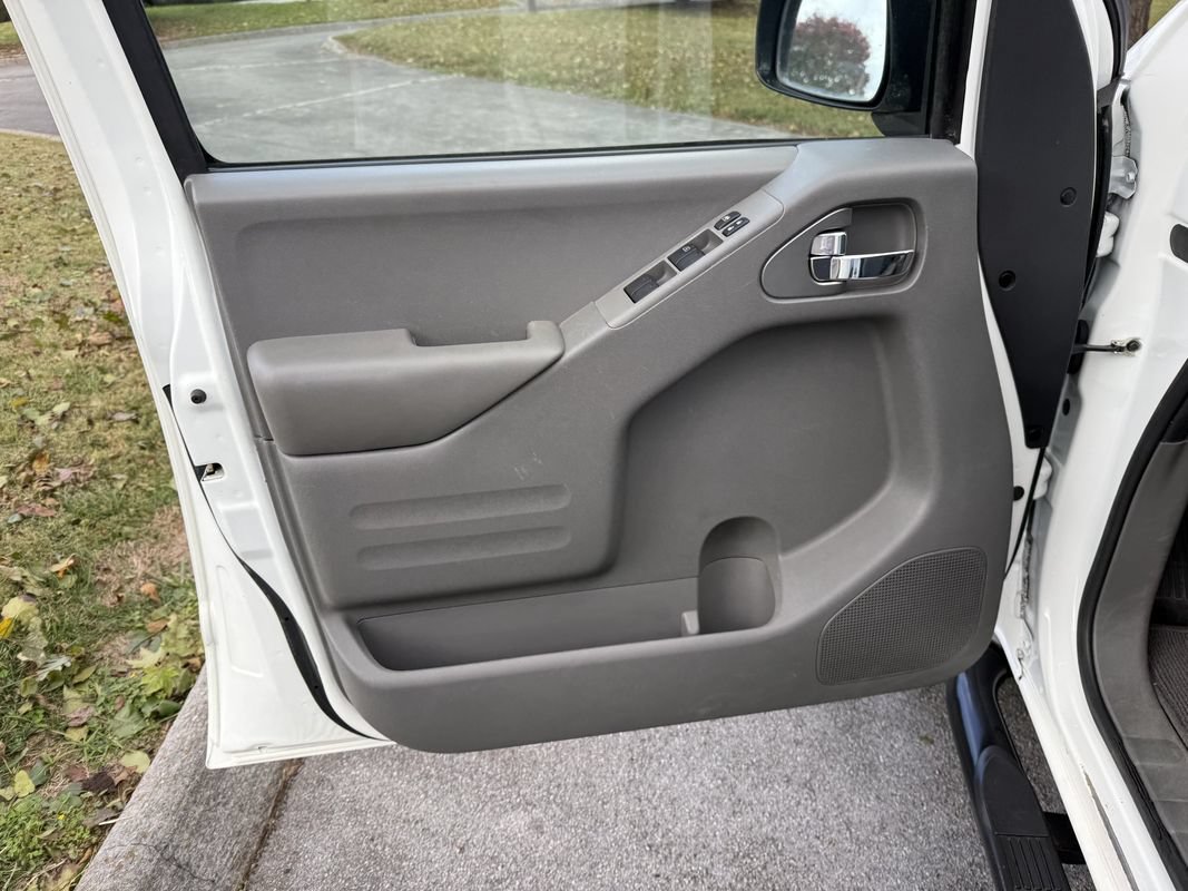 Used 2018 Nissan Frontier SV AWD/4WD image 15