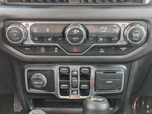 Used 2025 Jeep Wrangler Unlimited Sport AWD/4WD image 26