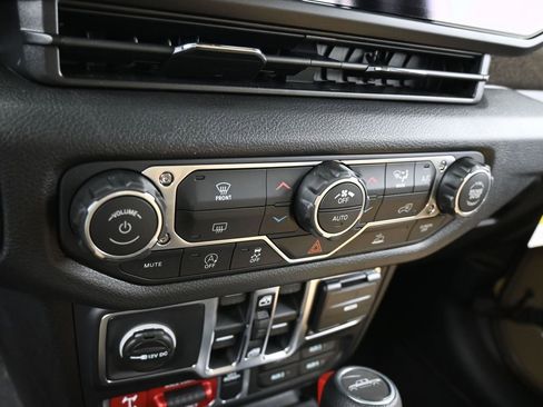 New 2026 Jeep Gladiator Sport image 17