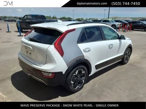 Used 2023 Kia Niro Wave w/ Wave Preserve Package FWD image 4