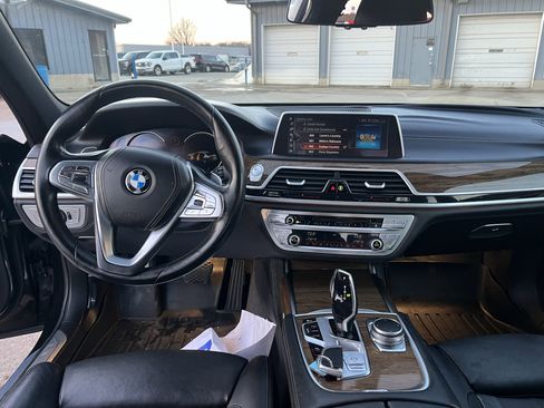 Used 2016 BMW 750i xDrive image 17