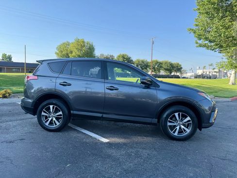 Used 2018 Toyota RAV4 XLE w/ Carpet Mat Package FWD image 29