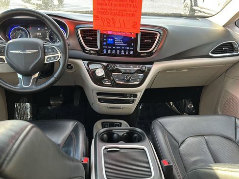 Used 2017 Chrysler Pacifica Touring-L Plus w/ Advanced Safetytec Group image 15