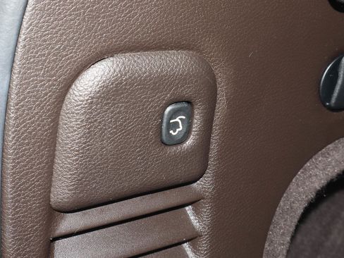 Used 2019 Jeep Grand Cherokee Overland AWD/4WD image 21