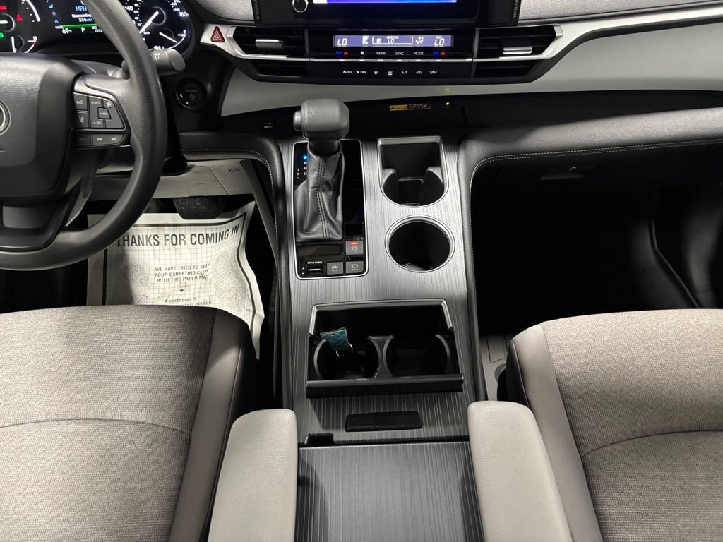 Used 2026 Toyota Sienna LE AWD/4WD image 41