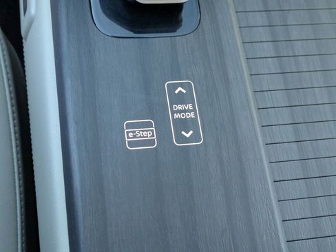 Used 2023 Nissan Ariya FWD image 21