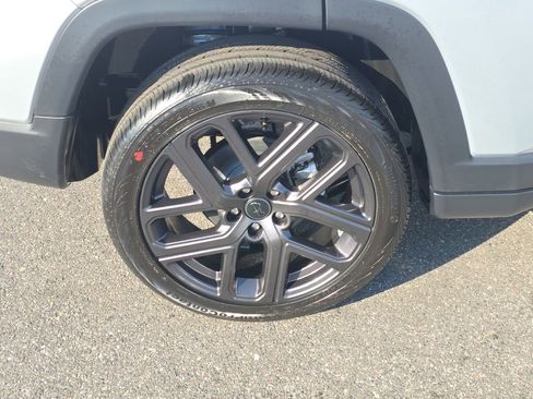 New 2026 Jeep Compass Latitude image 5