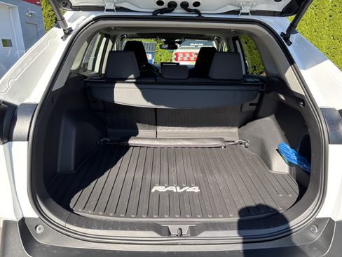 Used 2025 Toyota RAV4 XLE w/ Convenience Package AWD/4WD image 5