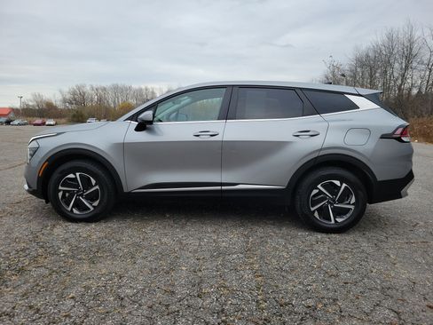 Used 2024 Kia Sportage LX image 8