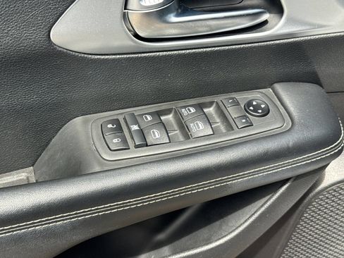 Used 2021 Chrysler Pacifica Touring w/ S Appearance Package FWD image 14